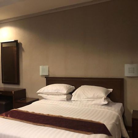 Enhaii Hotel Bandung Exterior photo