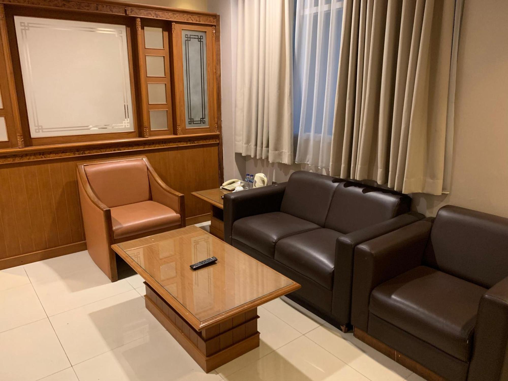 Enhaii Hotel Bandung Exterior photo