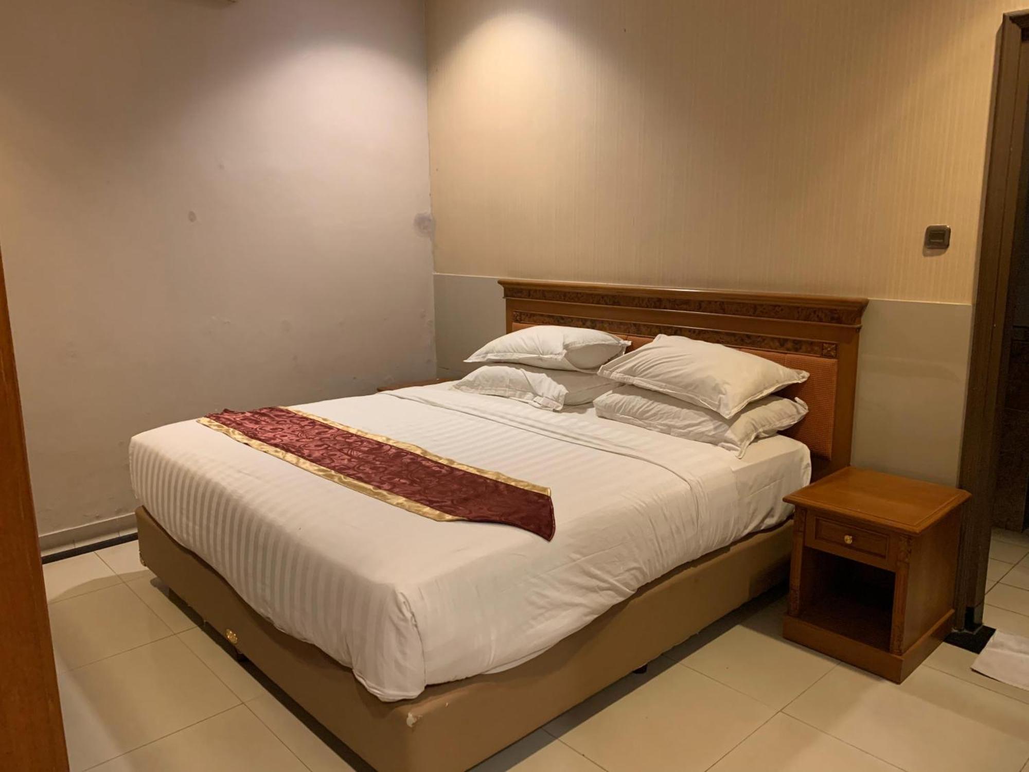 Enhaii Hotel Bandung Exterior photo