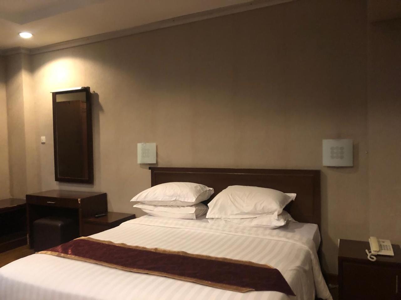 Enhaii Hotel Bandung Exterior photo
