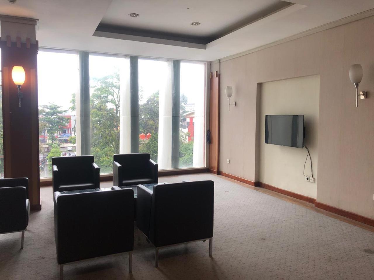 Enhaii Hotel Bandung Exterior photo