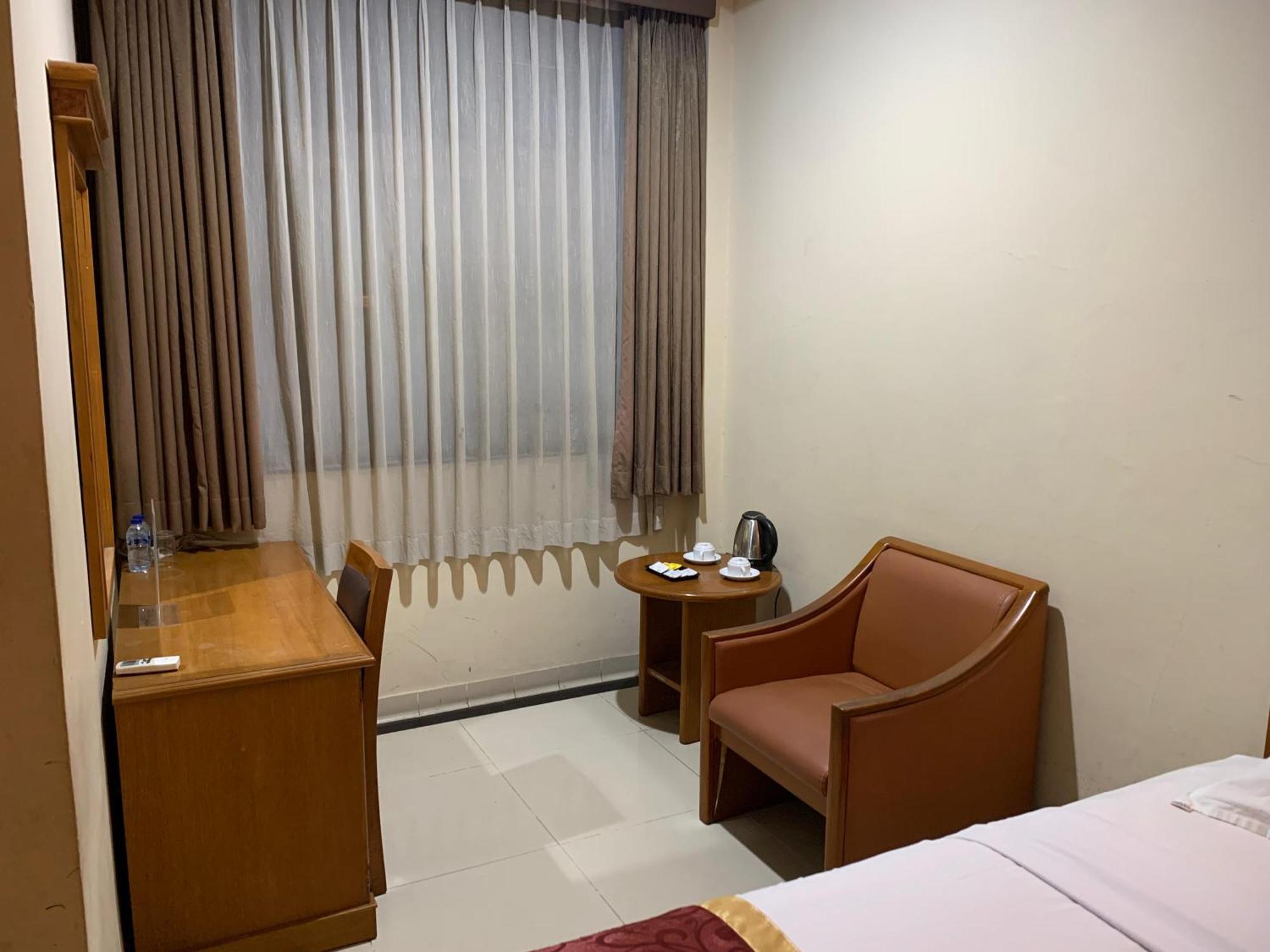 Enhaii Hotel Bandung Exterior photo