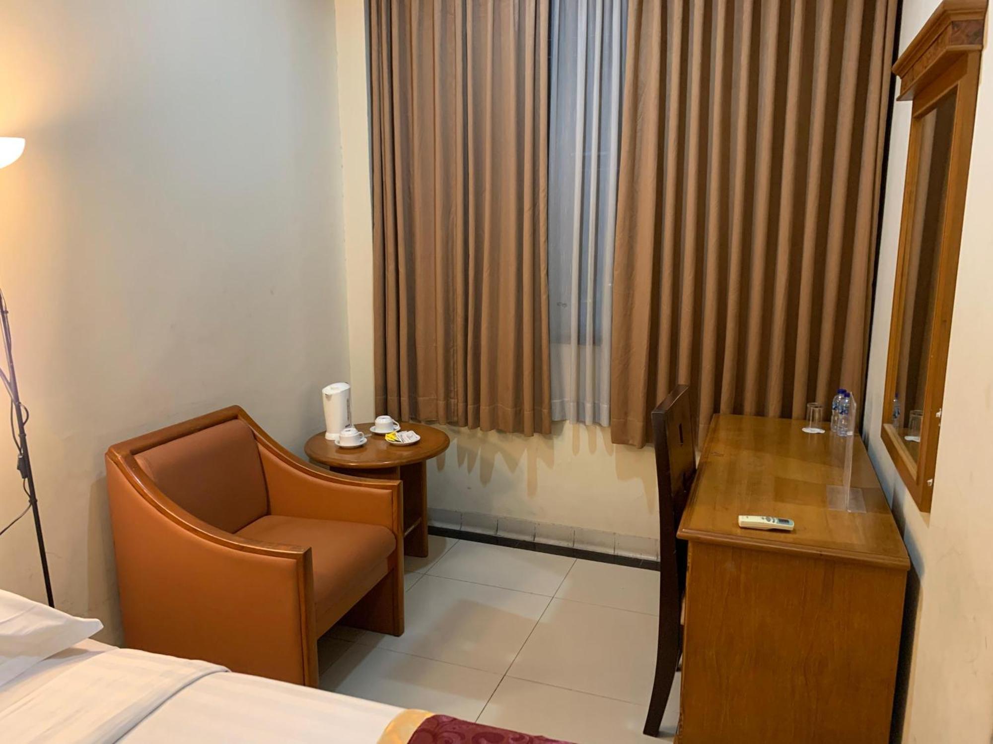 Enhaii Hotel Bandung Exterior photo