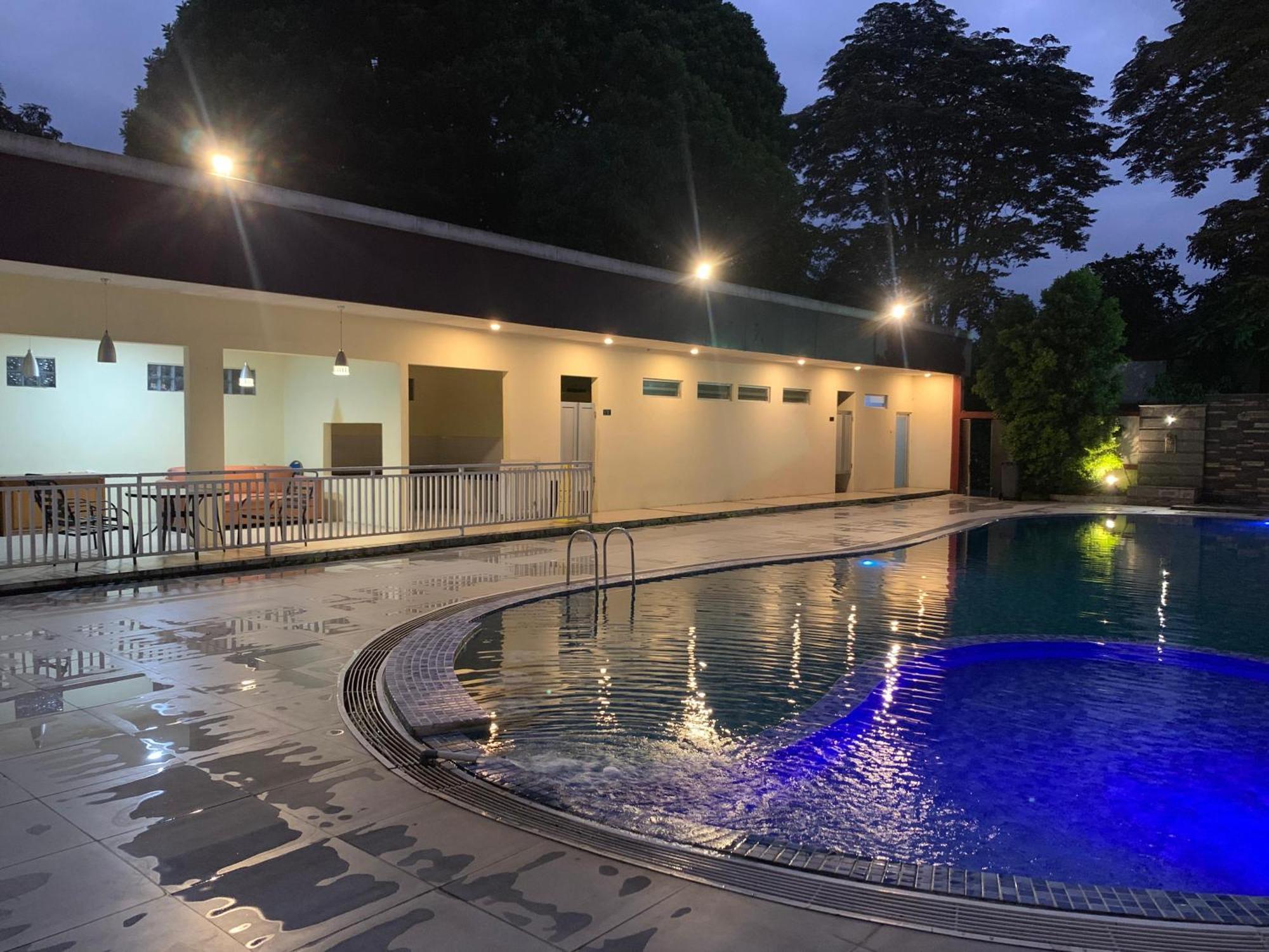 Enhaii Hotel Bandung Exterior photo